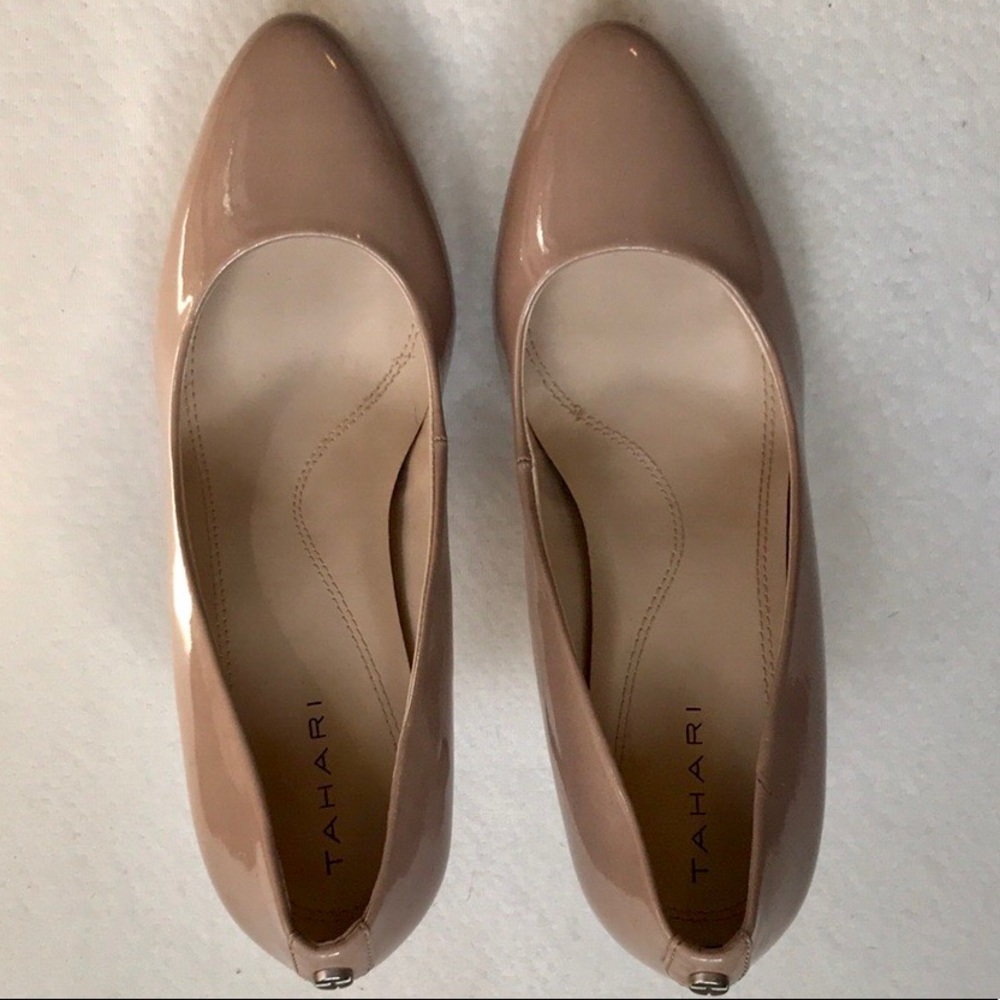 Tahari Nude Patent Leather Pumps (size 9)